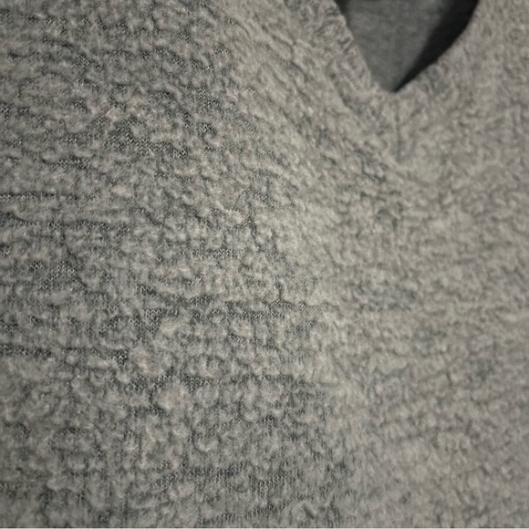 🔥5 for $25🔥 Oversized Fuzzy Cozy Women's Gray V-Neck Sweater - Picture 3 of 8